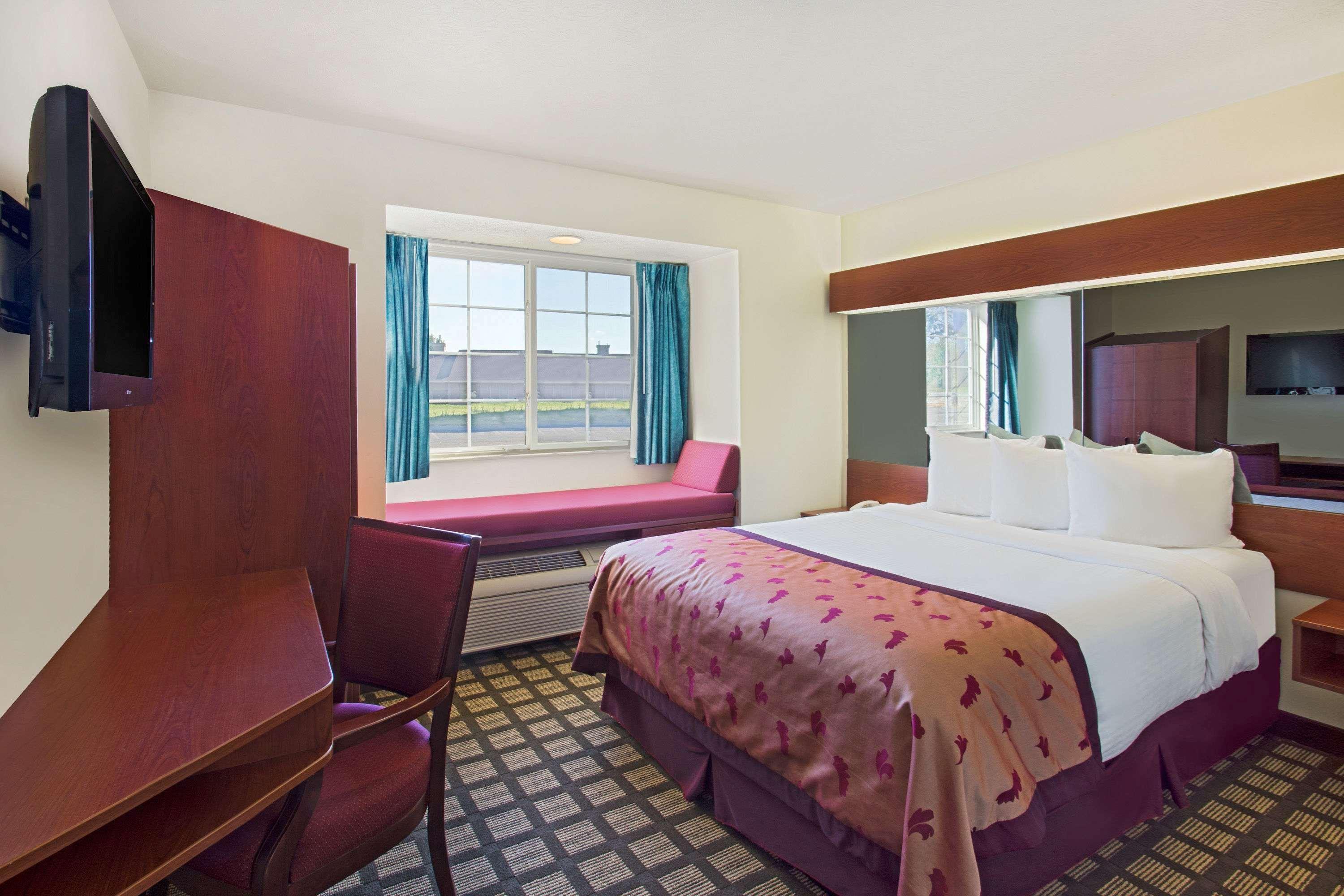 Microtel Inn & Suites By Wyndham Holland Exterior photo