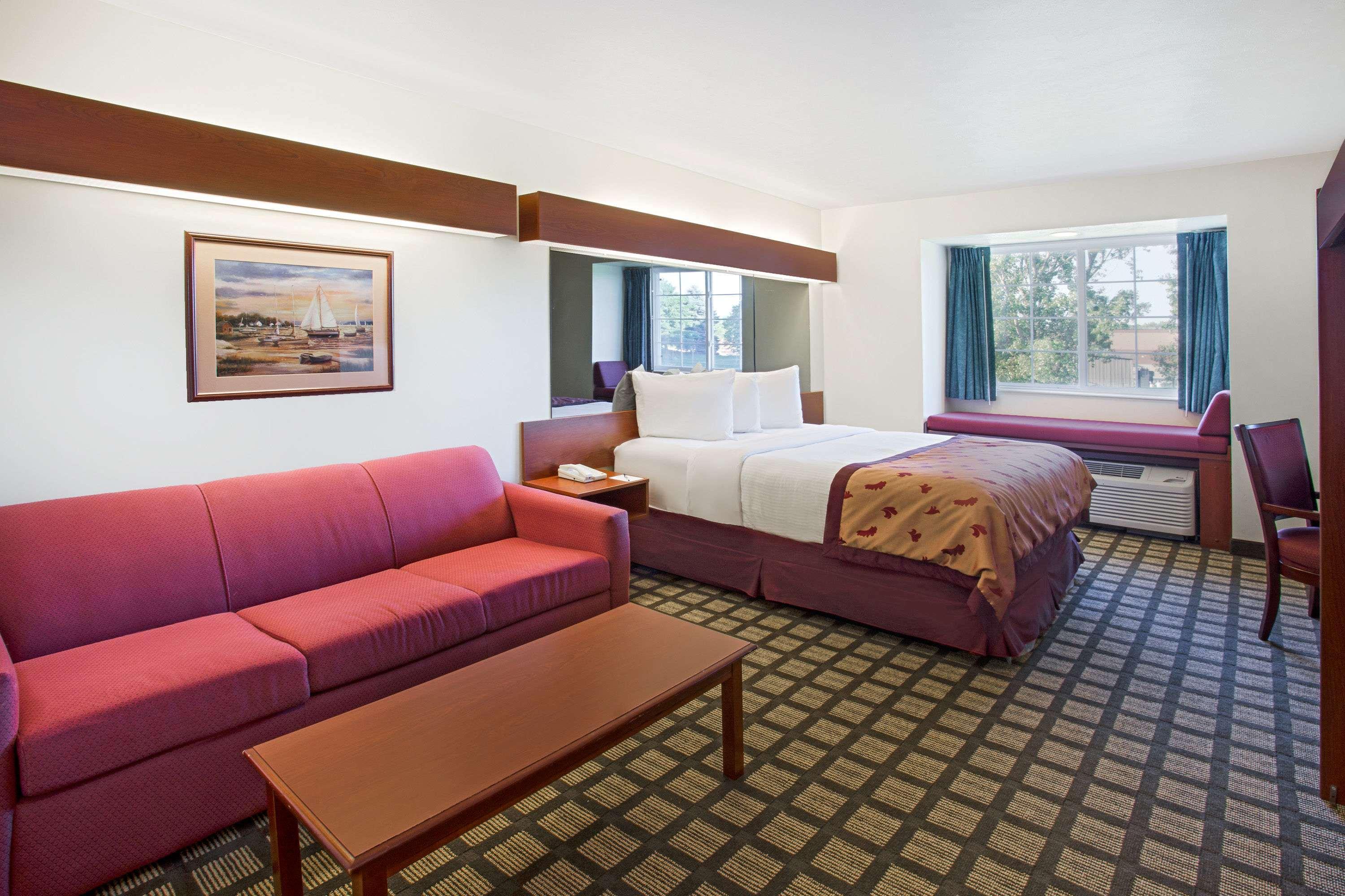 Microtel Inn & Suites By Wyndham Holland Exterior photo