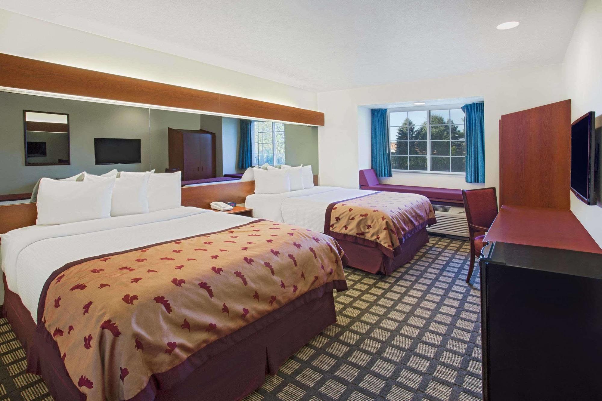 Microtel Inn & Suites By Wyndham Holland Exterior photo
